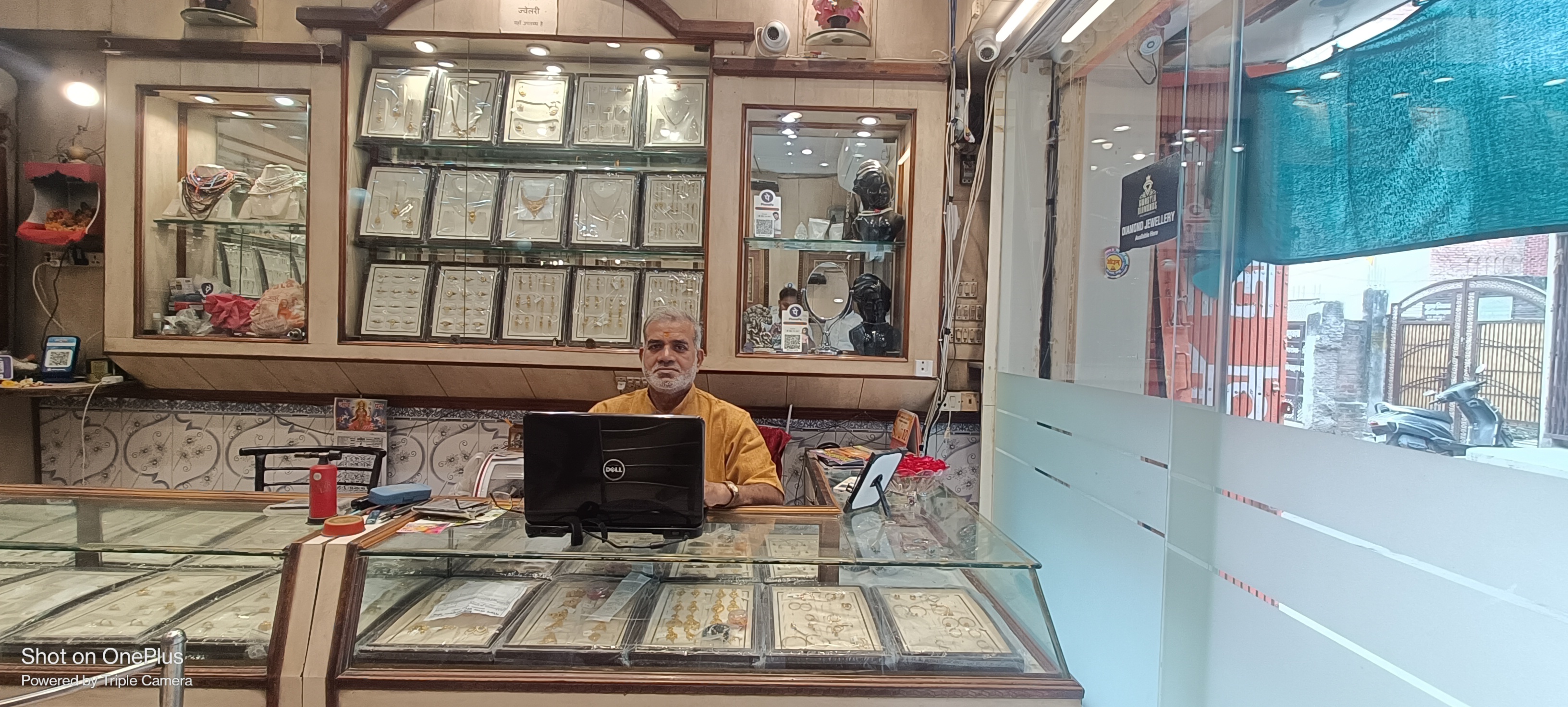 Swastik Diamonds Store