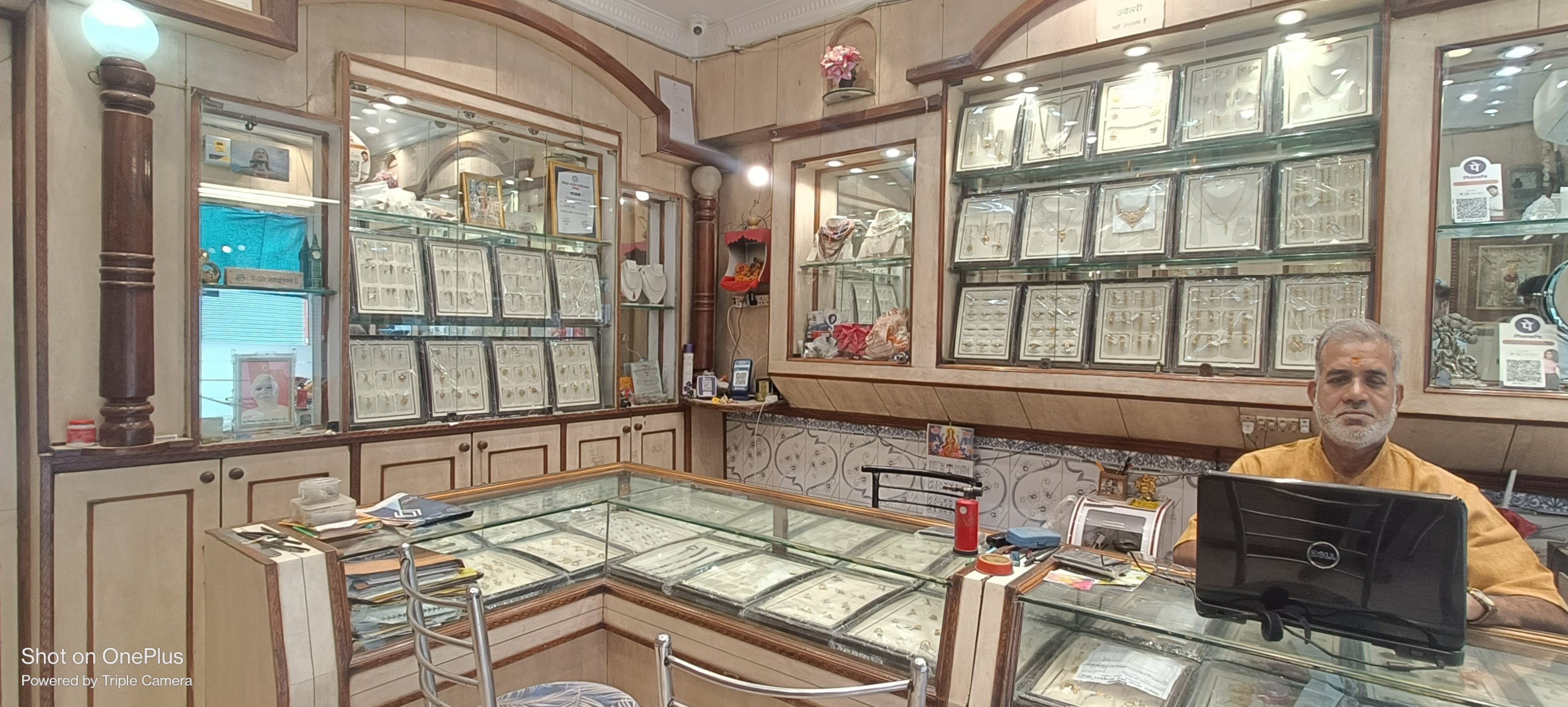 Swastik Diamonds Store