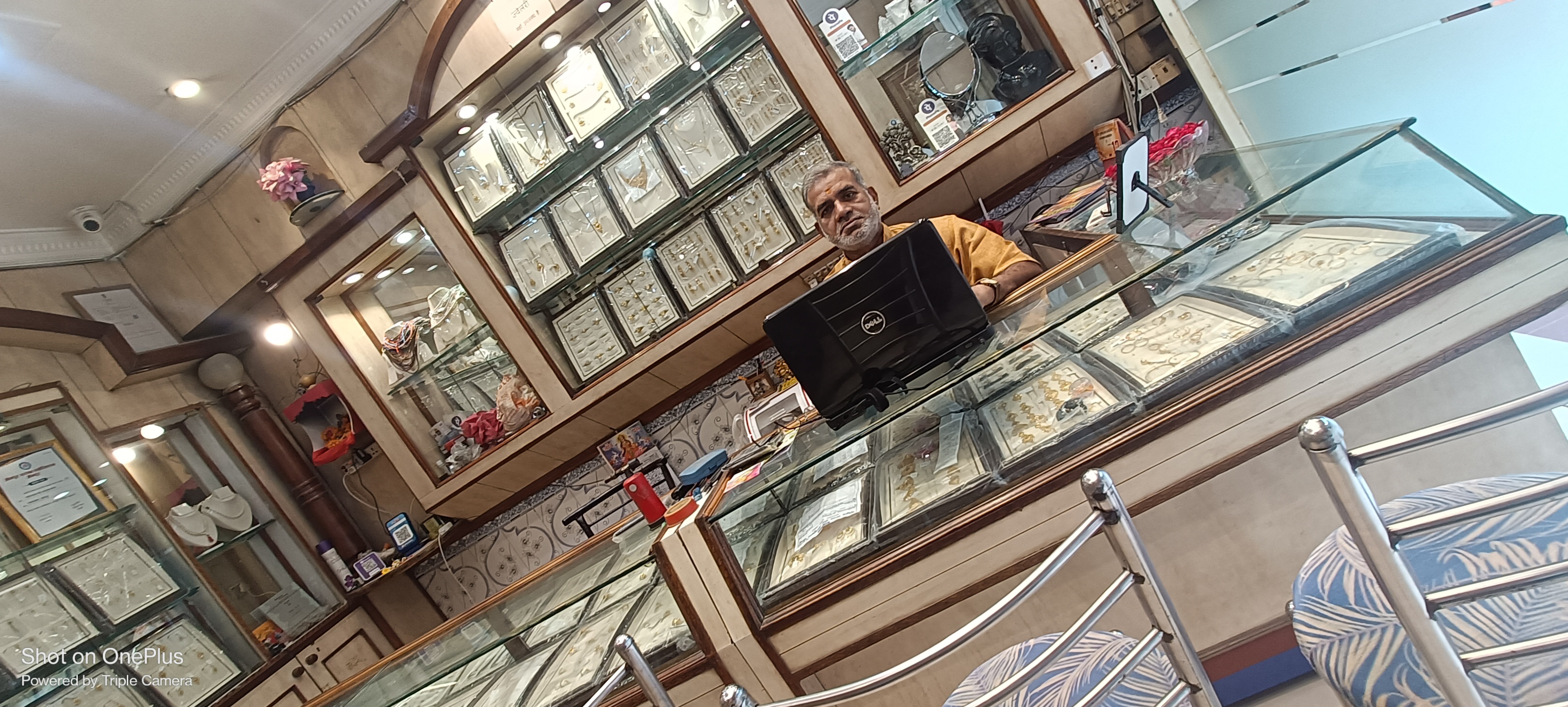 Swastik Diamonds Store